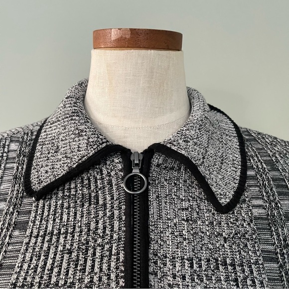 Urban Outfitters Gray collar crop top size small - Picture 3 of 6